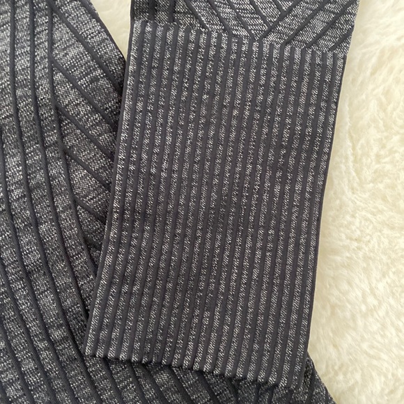 ❤️ Lululemon Rest Less Pullover Size 6 ACBL/WHT NWT - Picture 4 of 9